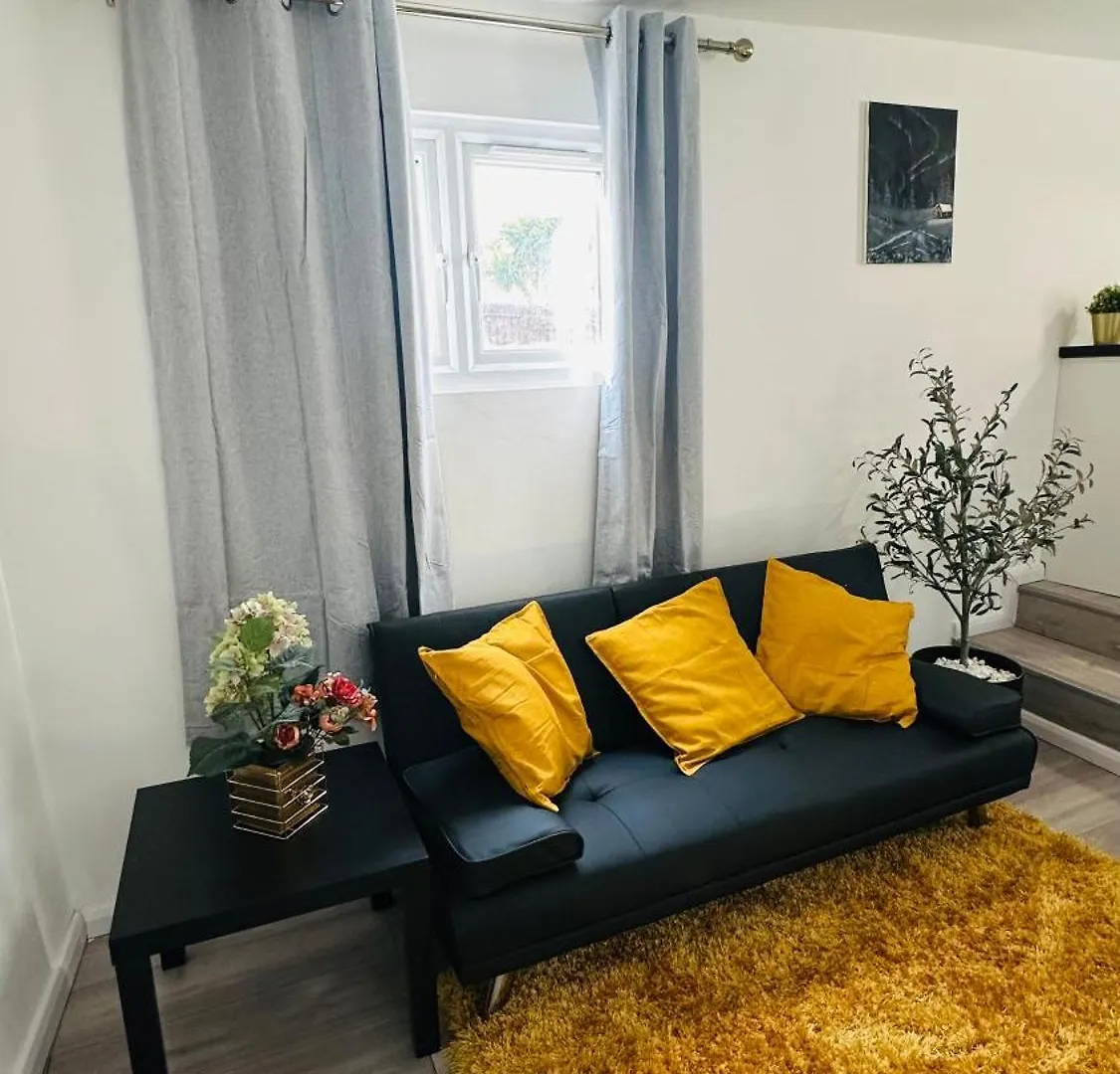 Cosy And Comfy Deluxe Entire Apartment London